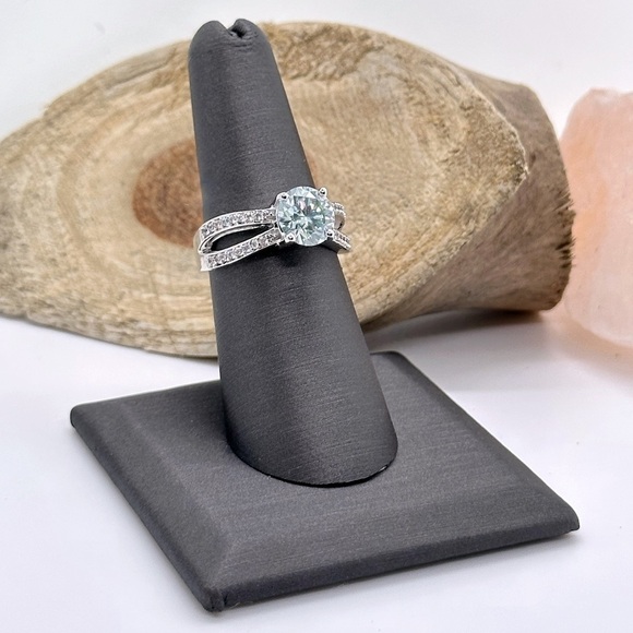 EXCEPTIONAL 1.8 Carat Icy Round Solitaire Moissanite Solid Sterling Ring - Picture 3 of 11